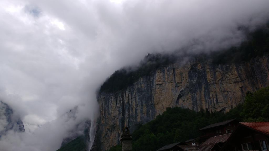 Ferienwohnung Base Cafe Lauterbrunnen Exterior foto